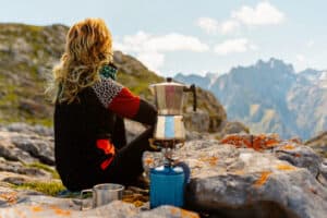 Brennstoffbedarf für Trekkingtouren berechnen - Faustformeln und Spartipps